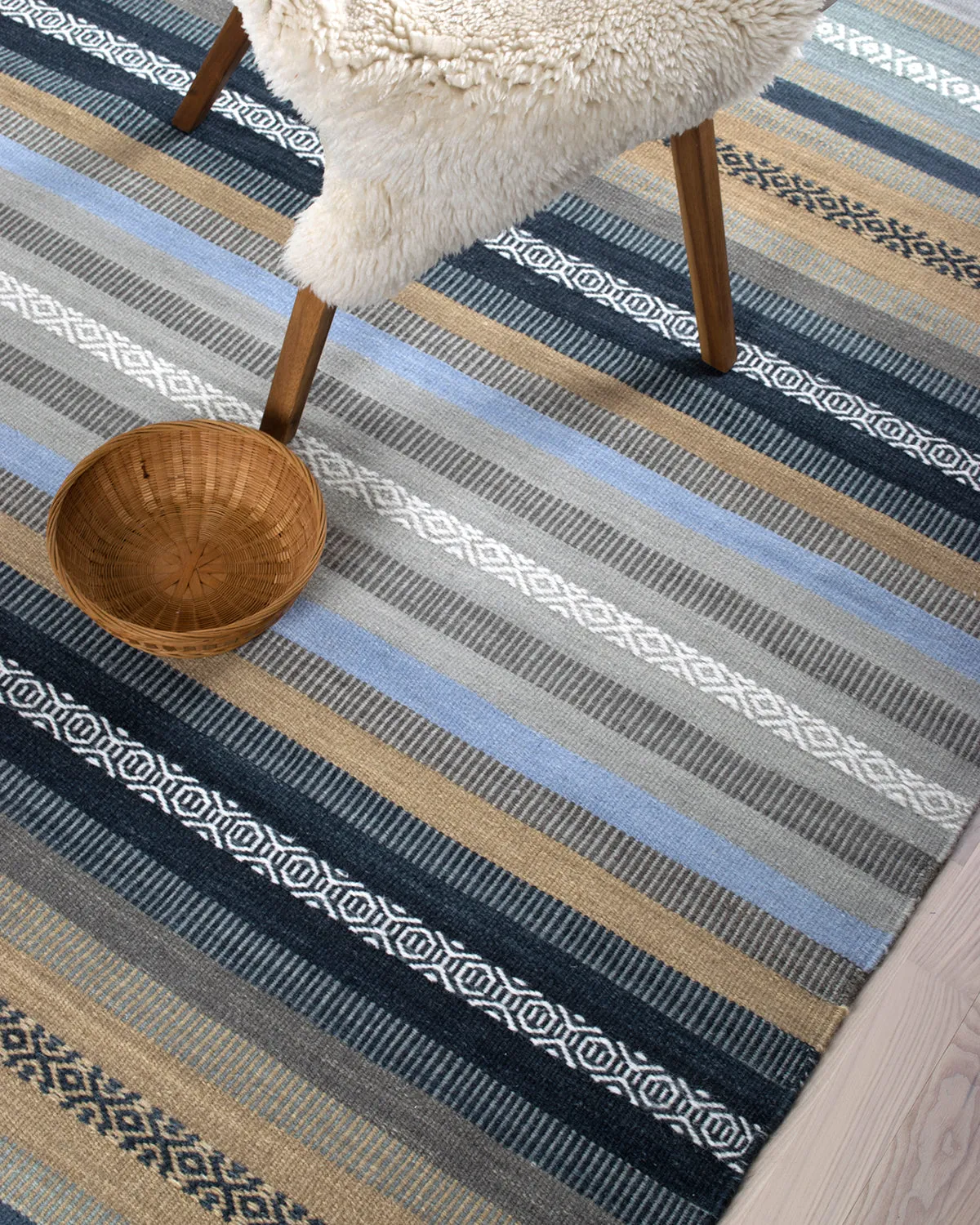 HC Interior Rugs Denver 6900-090 Teppich Blue Sand handgewebt