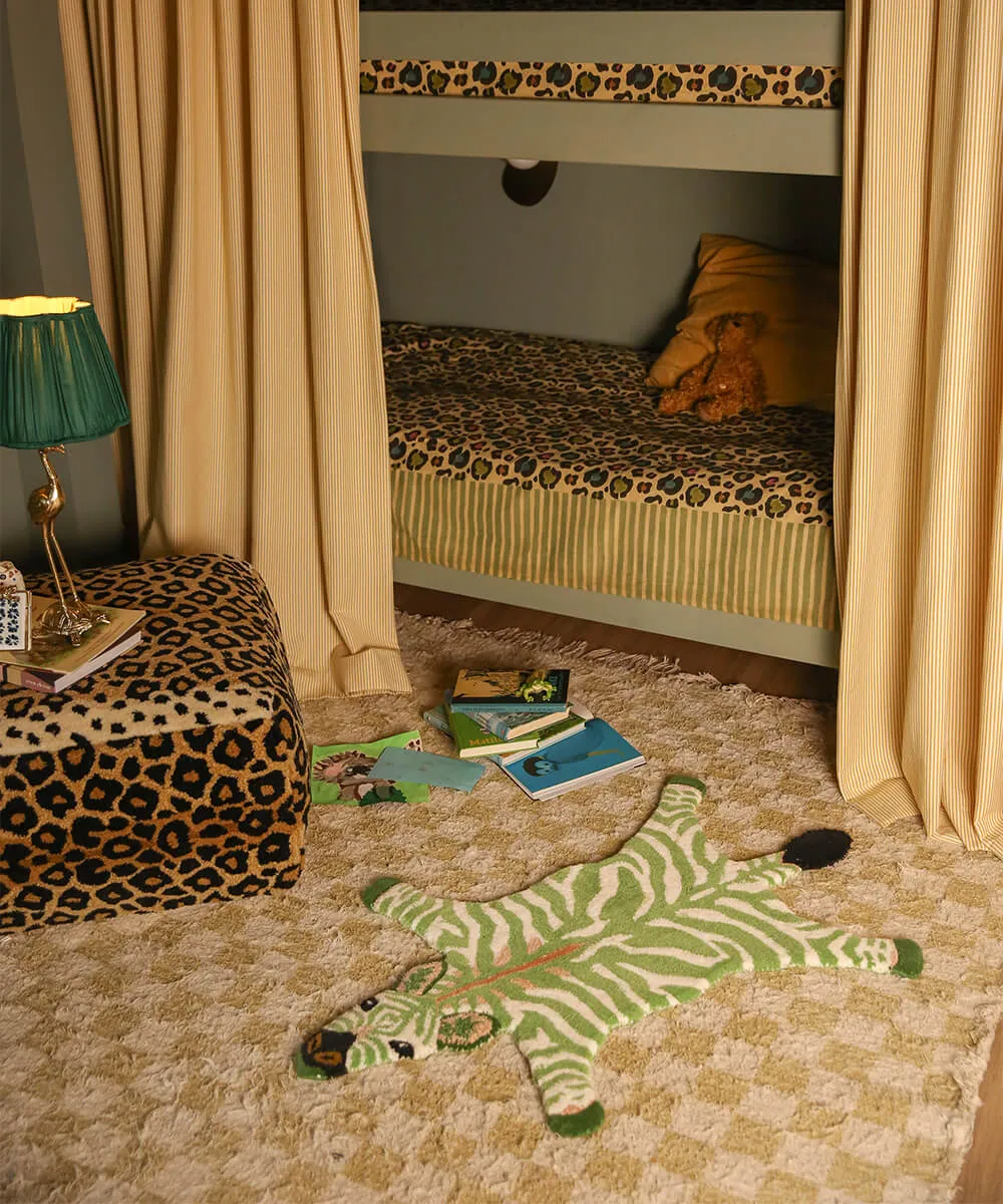 Doing Goods Grassy Zebra Petit Teppich 106x66 grün