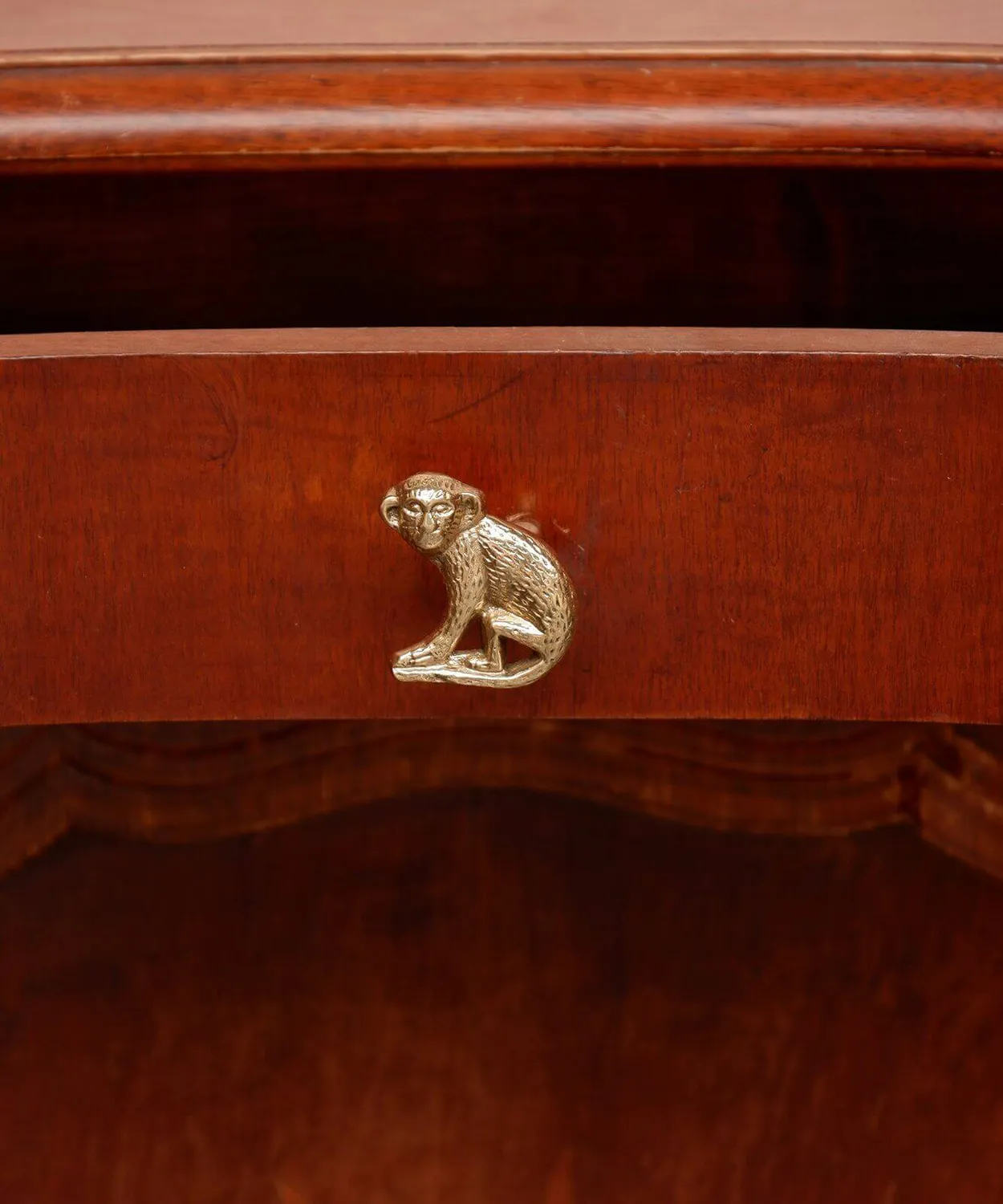 Doing Goods Peppin Monkey Right Möbelknopf Messing Affe