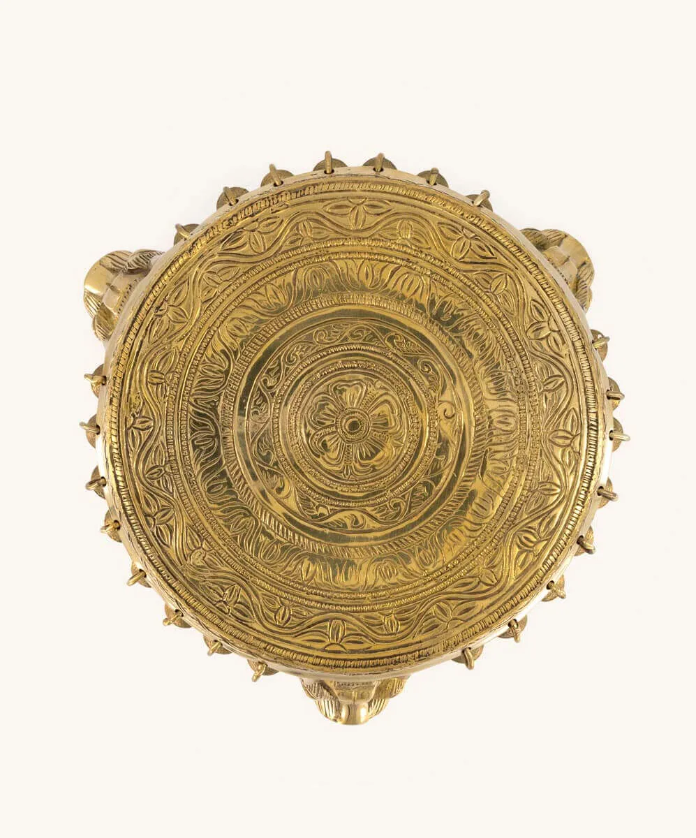 Doing Goods Royal Lion Altar-Tisch Chowki Messing
