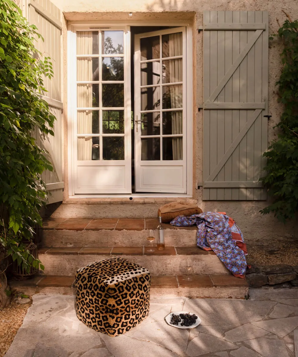 Doing Goods Leopard Pouf Hocker 50x50x50 Wolle