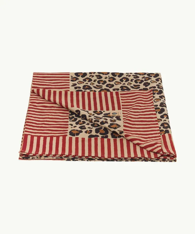 Doing Goods Leopard Double Wohndecke mit Tasche 100% Baumwolle