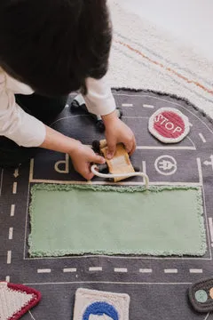 Lorena Canals Eco City Spielset Teppich + Gemüseautos