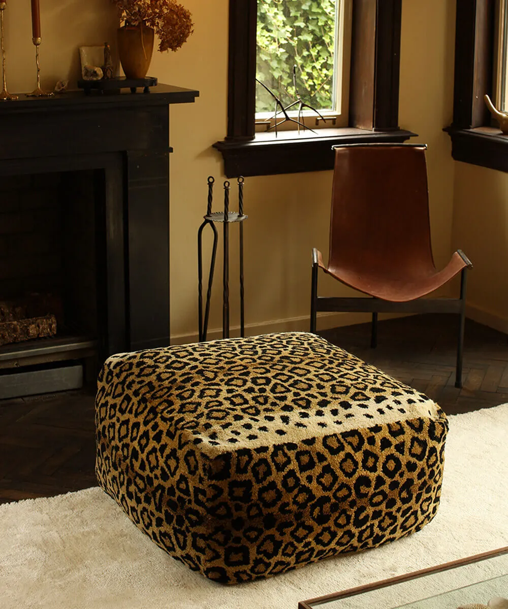 Doing Goods Leopard Pouf 70x70 Woll-Pouf handgetuftet