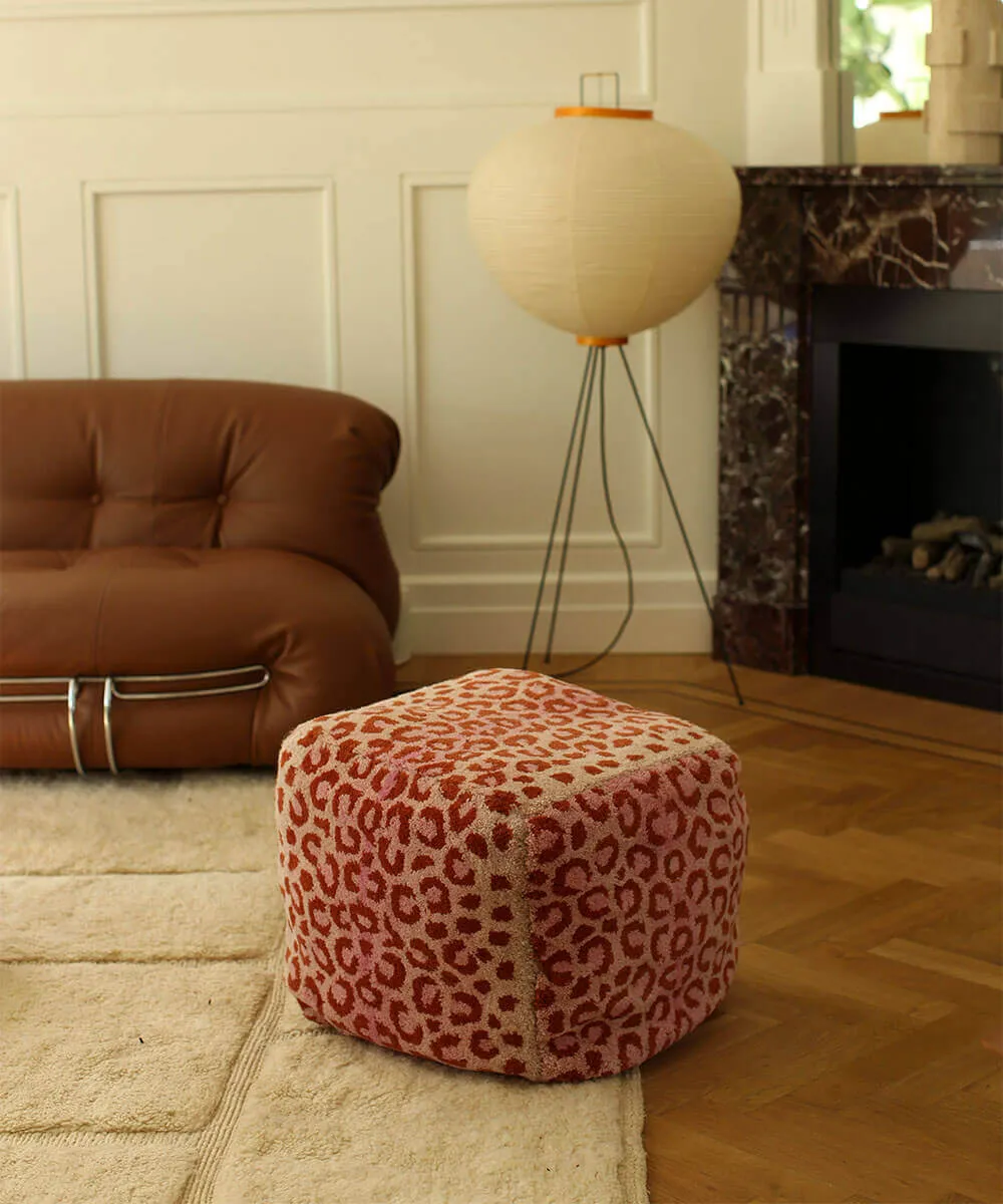 Doing Goods Leopard Rose Pouf 50 cm rosa Wolle