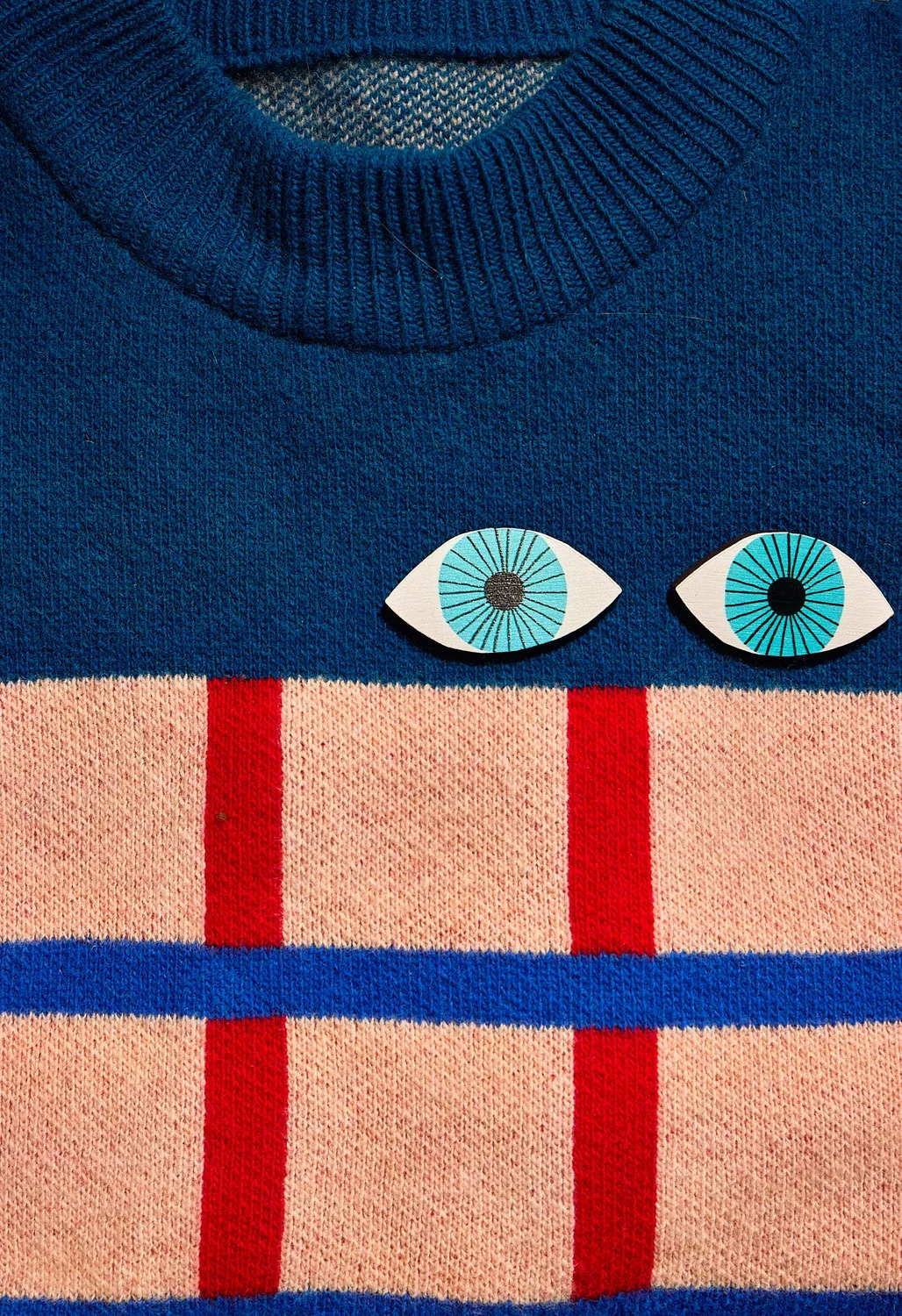 Donna Wilson Blue Eye Pin Badge Holz blau