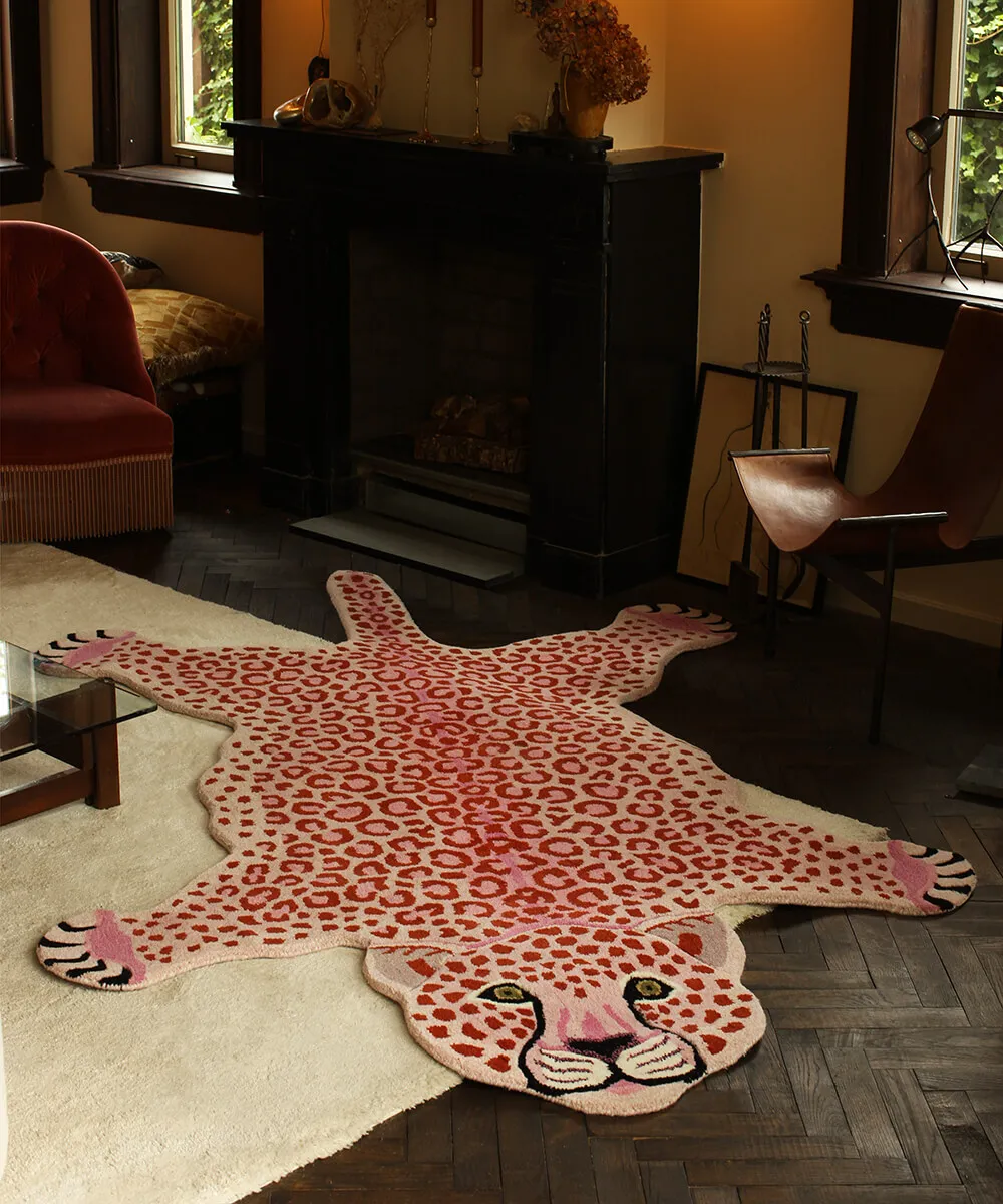 Doing Goods Pinky Leopard XL Wollteppich 250x160