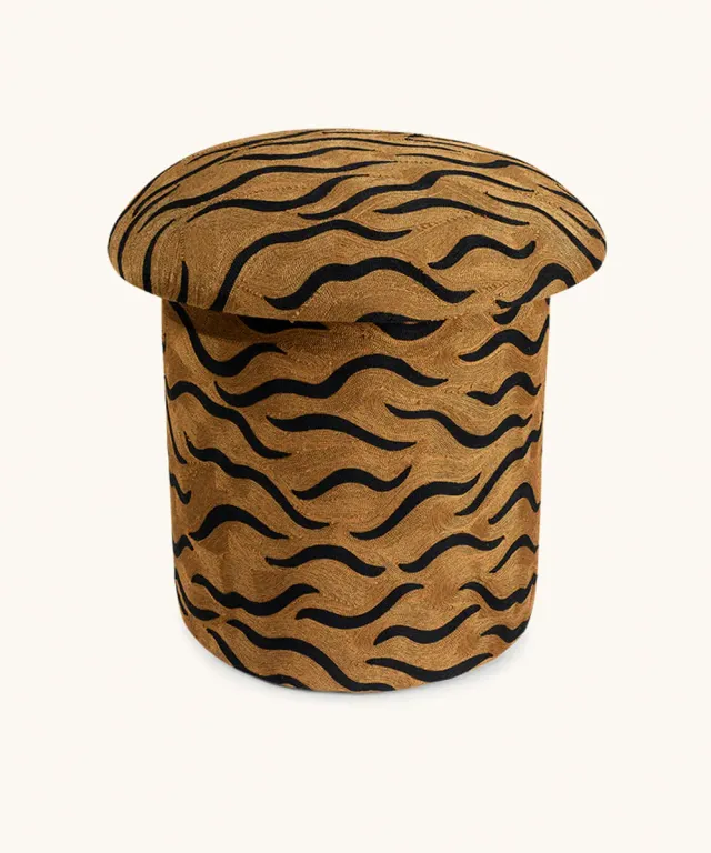 Doing Goods Maya Tiger Hocker 45x45x47 bestickt