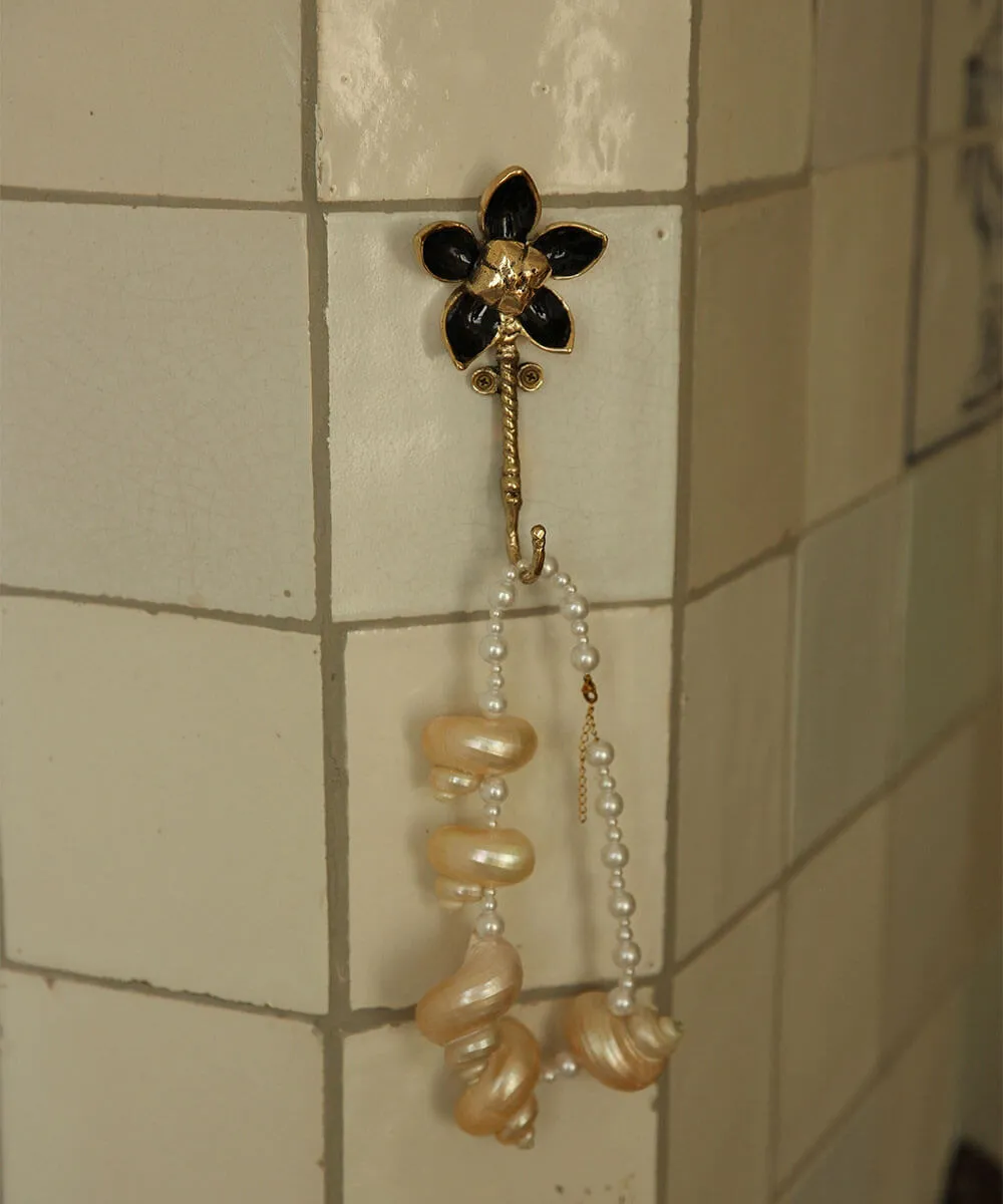 Doing Goods Liv Fleur Noir Wandhaken Messing Schwarz