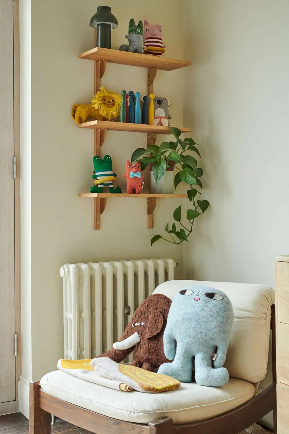 Donna Wilson Bertha Bigfoot Kuscheltier 29x42cm Lambswool