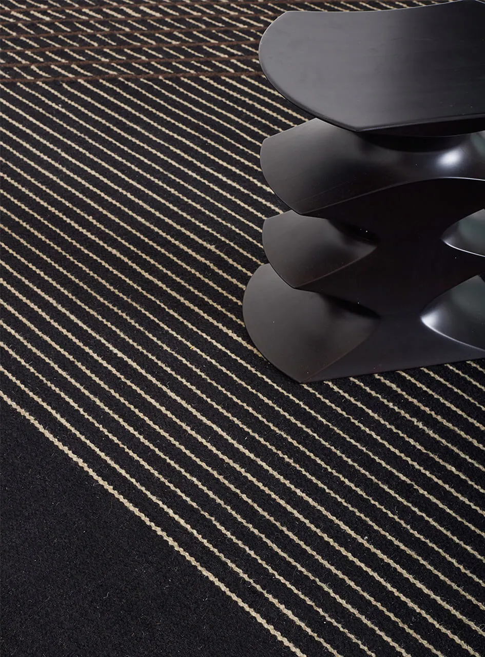 Amini RD Grid Kilim Teppich Black Handwebung