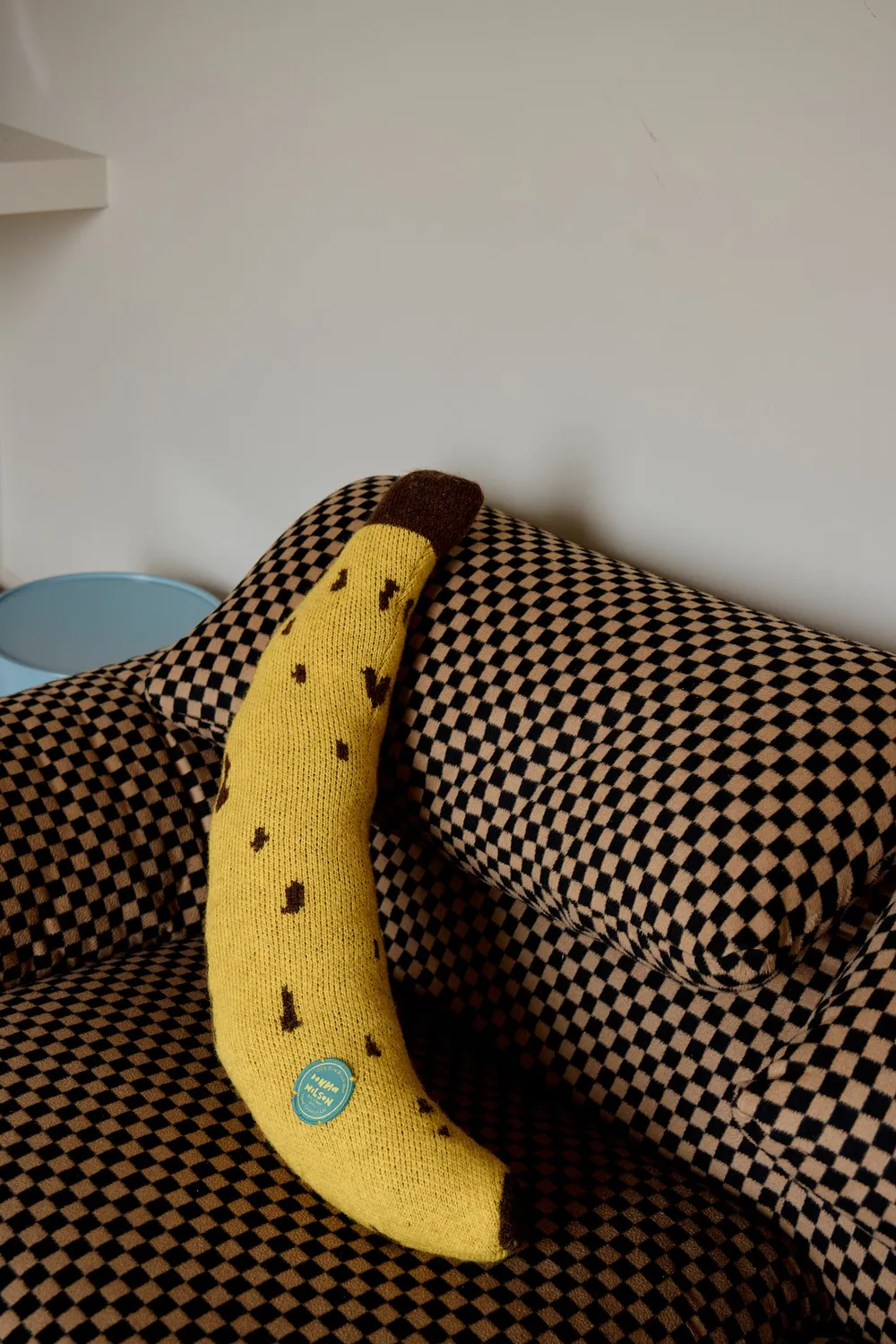 Donna Wilson Banana Kissen Wolle 66x14 Gelb