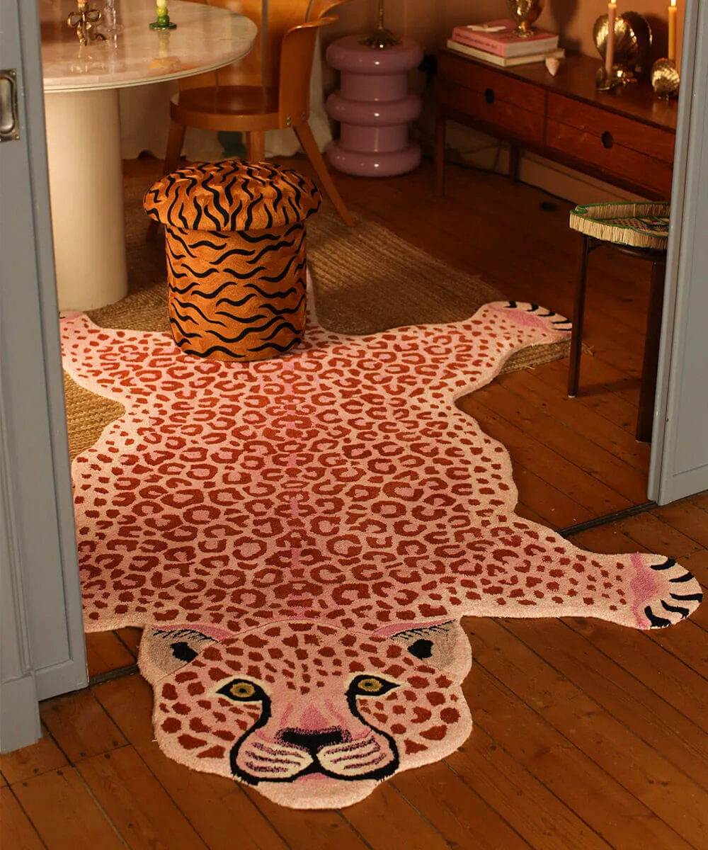 Doing Goods Pinky Leopard XL Wollteppich 250x160