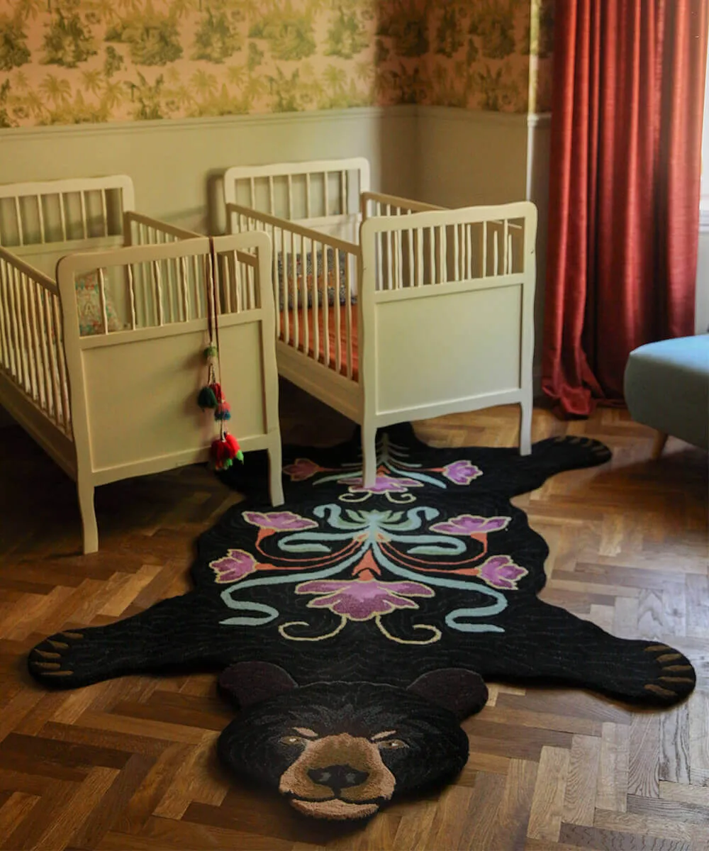 Doing Goods Blooming Black Bear XL Teppich Wolle Bär