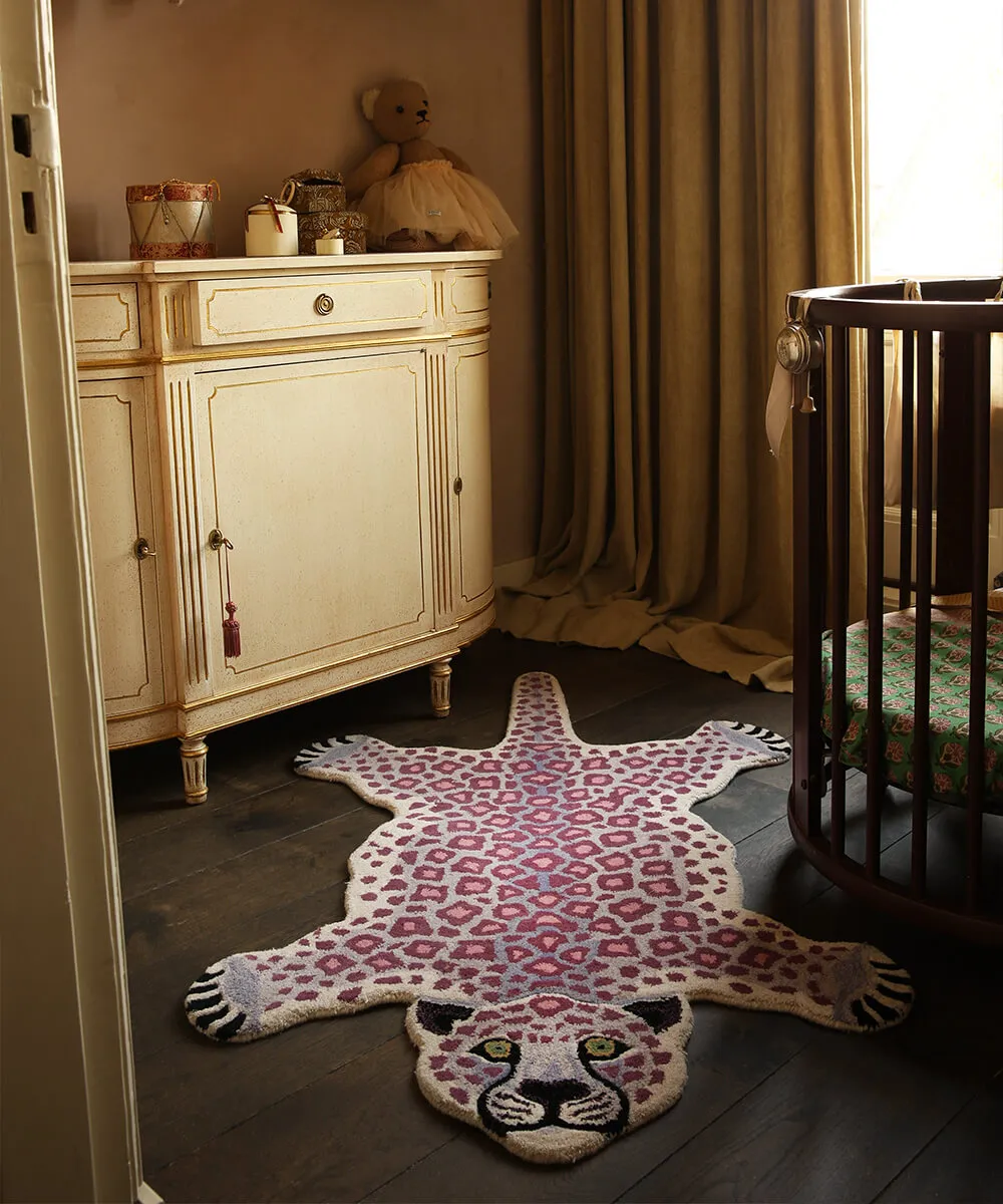 Doing Goods Lilly Leopard Large Teppich lila Wolle