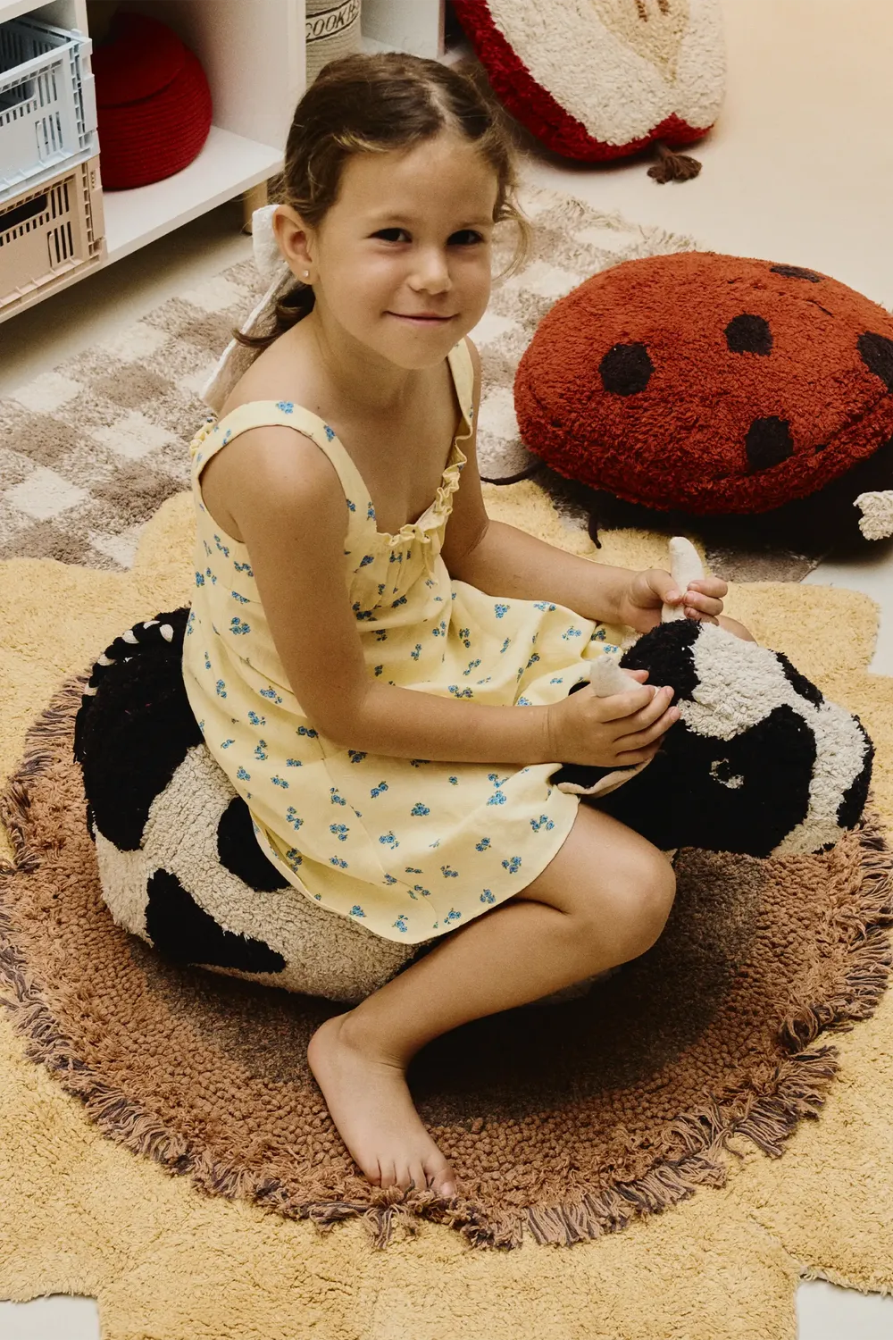 Lorena Canals Lola the Cow Pouf 60x40 cm Kuh