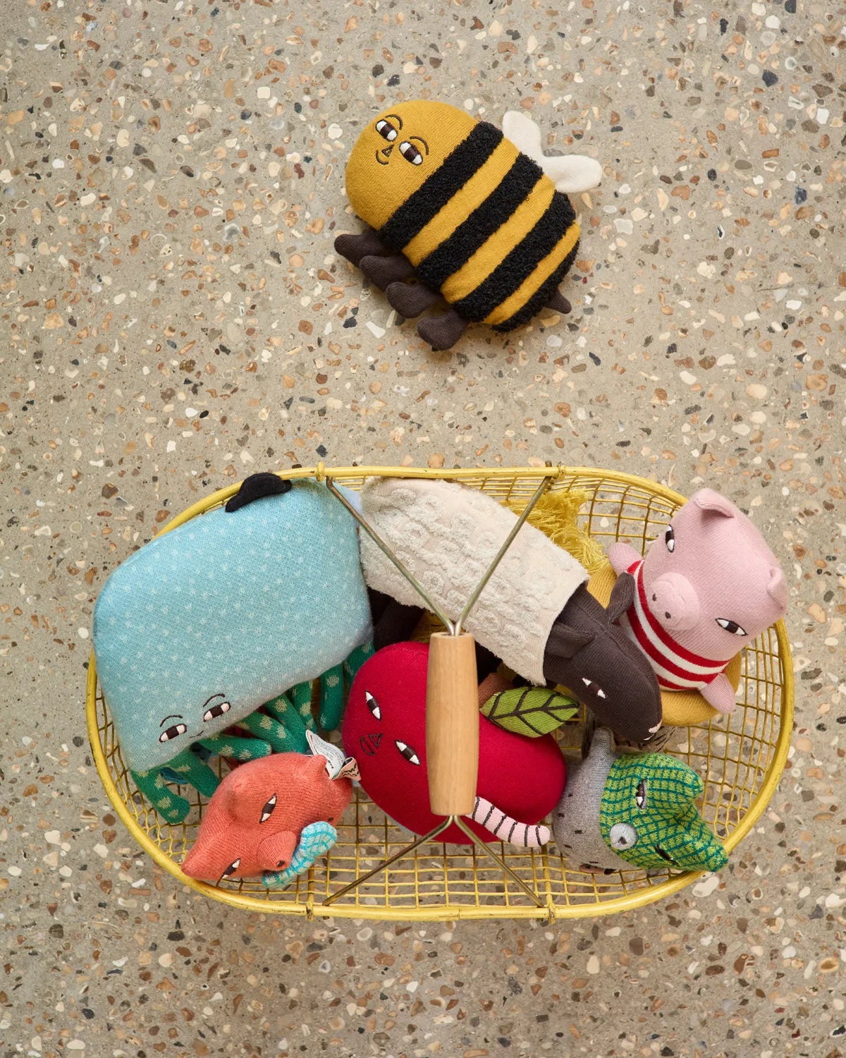Donna Wilson Wee Ones Phoebe Bee Kuscheltier Bio-Baumwolle
