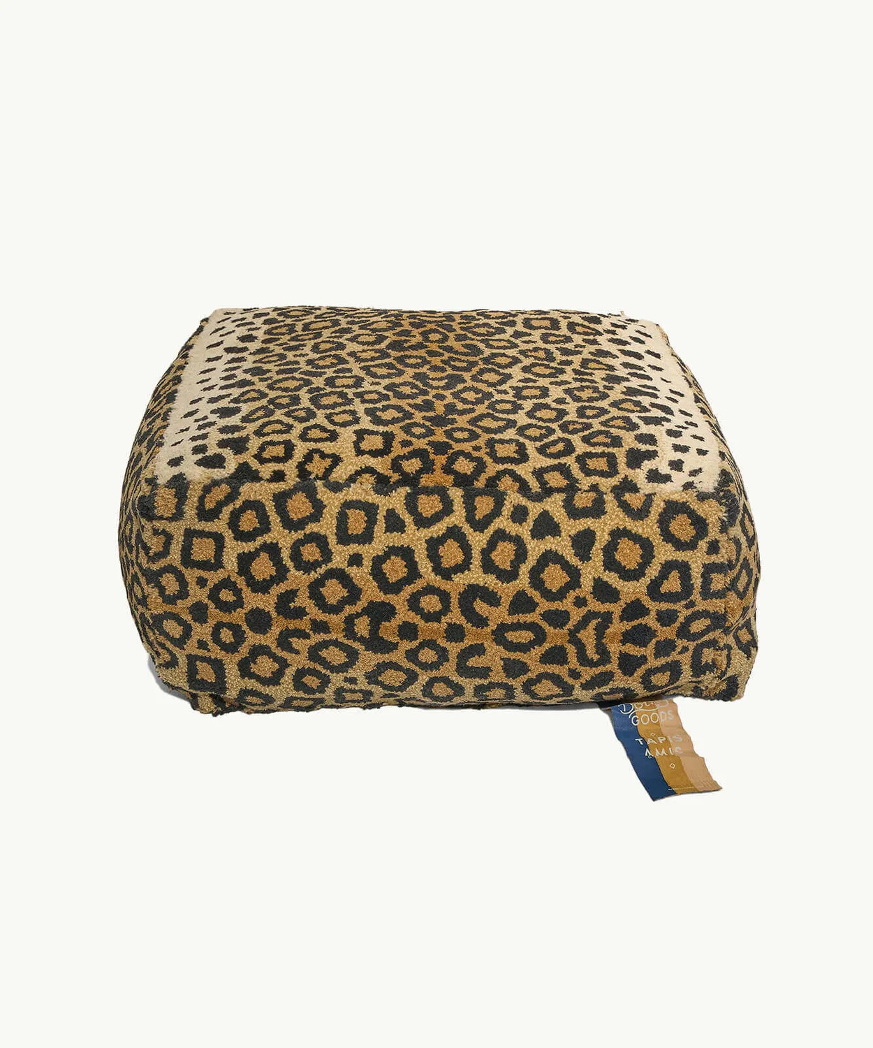 Doing Goods Leopard Pouf 70x70 Woll-Pouf handgetuftet