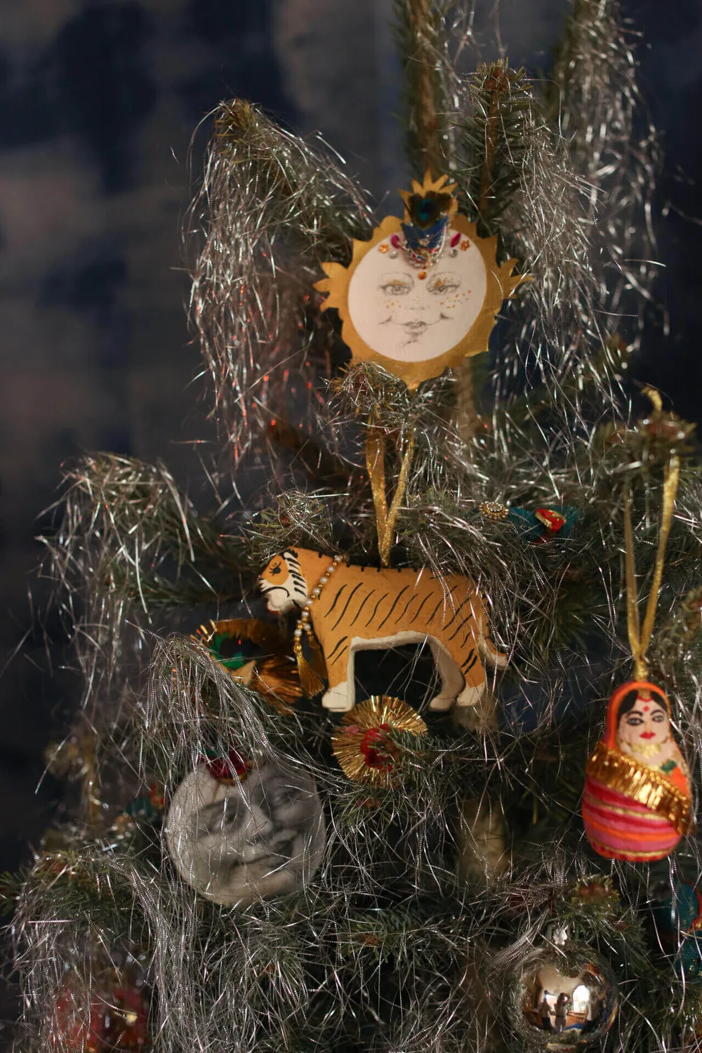 Doing Goods Tinsel Tiger Baumanhänger Ocker 15cm
