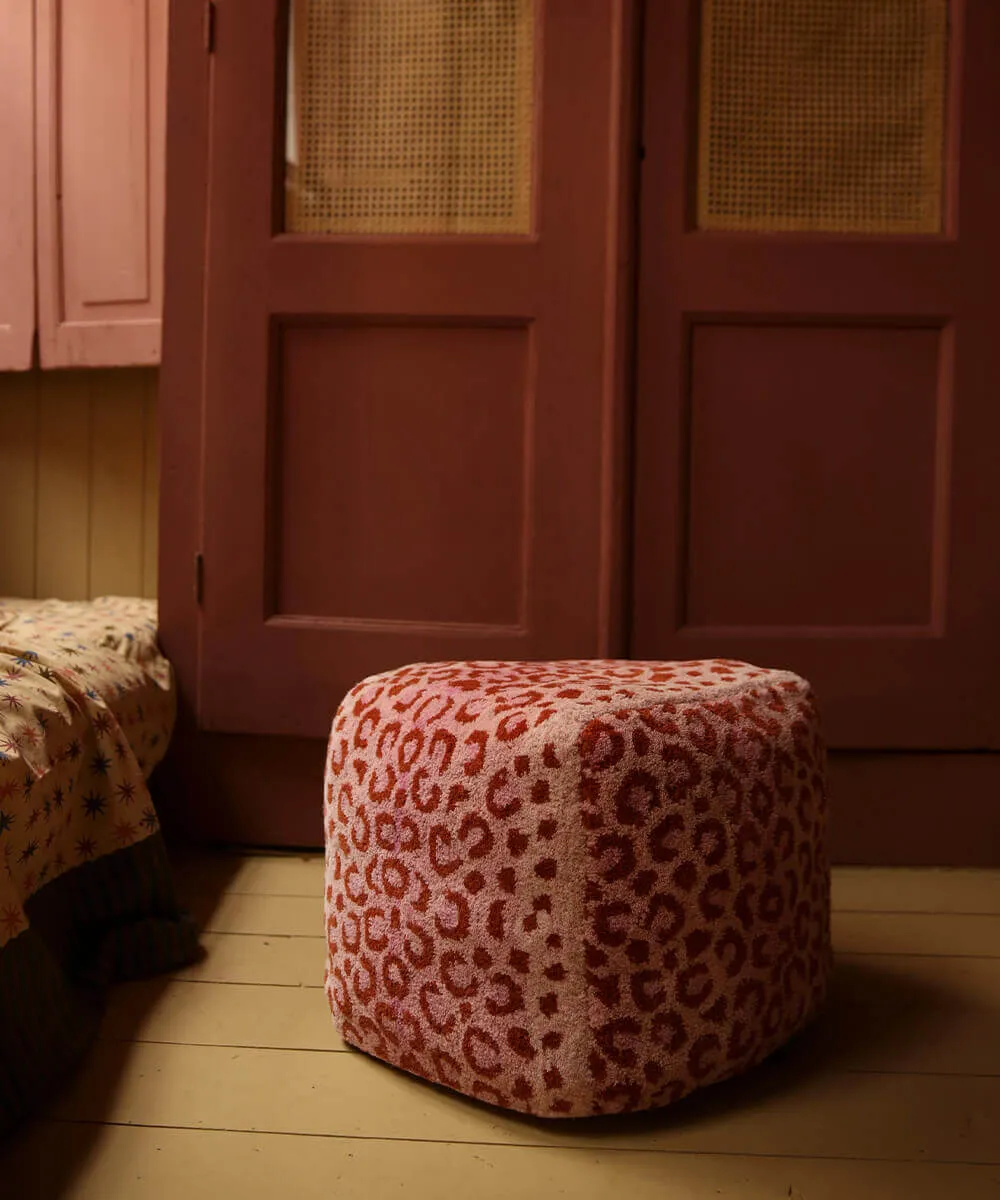 Doing Goods Leopard Rose Pouf 50 cm rosa Wolle