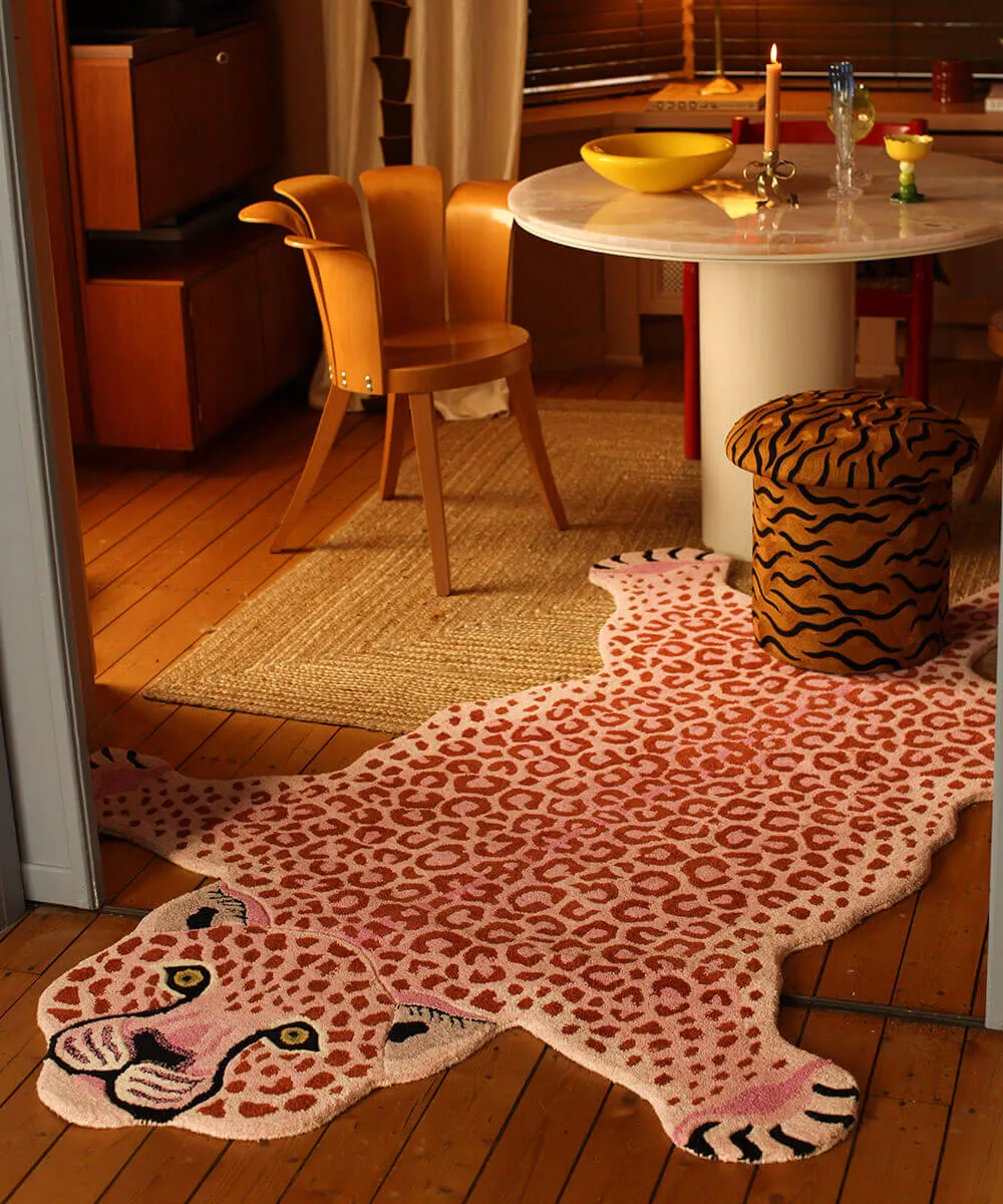 Doing Goods Pinky Leopard XL Wollteppich 250x160